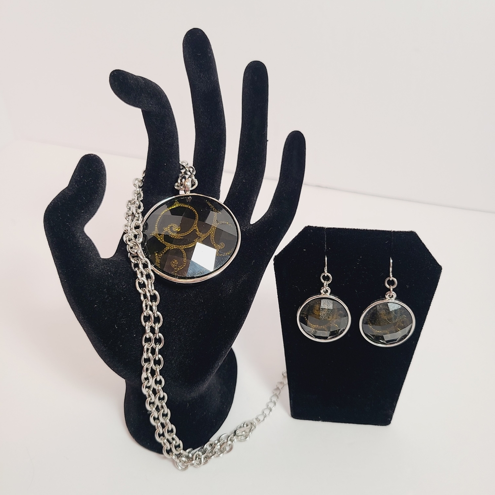 Silver Tone & Moss Green Faceted Filigree Necklace & Earring Set - Picture 2 of 15